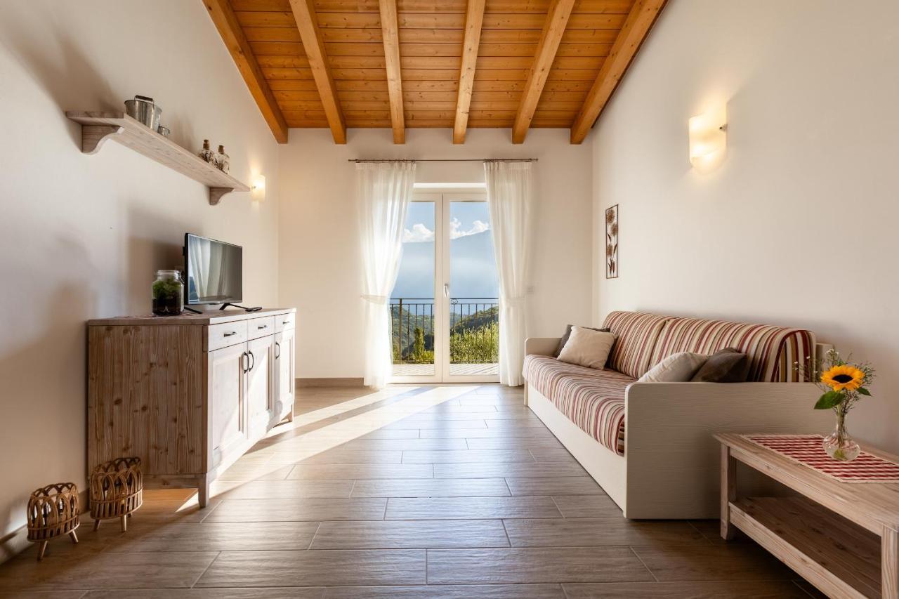 Mos Country House Tremosine Exterior foto